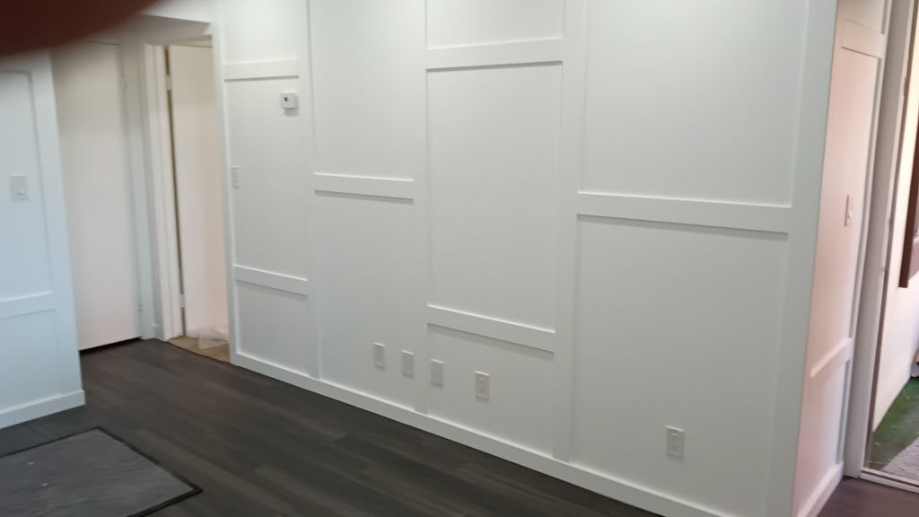 Finished white interior feature wall with decorative trim
